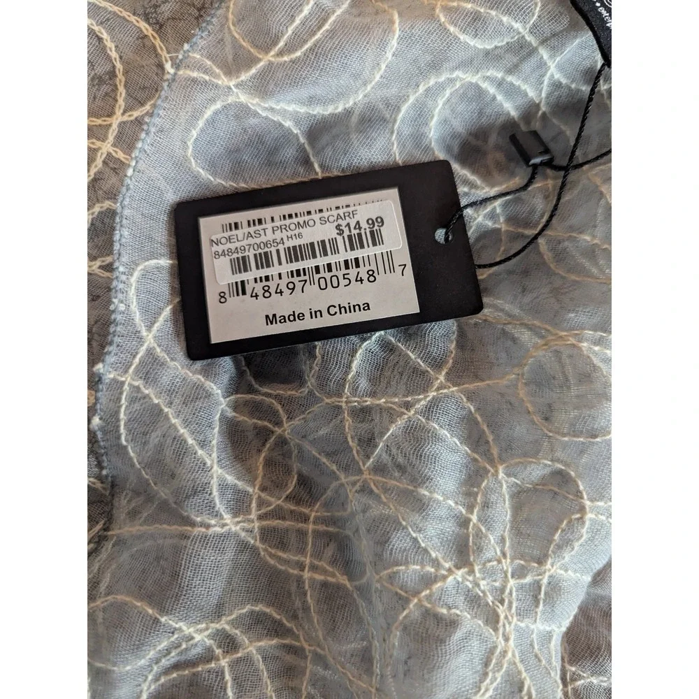 Noelle Enterprises Rectangle Scarf, NWT, Light Gray With White Swirl Pattern‎